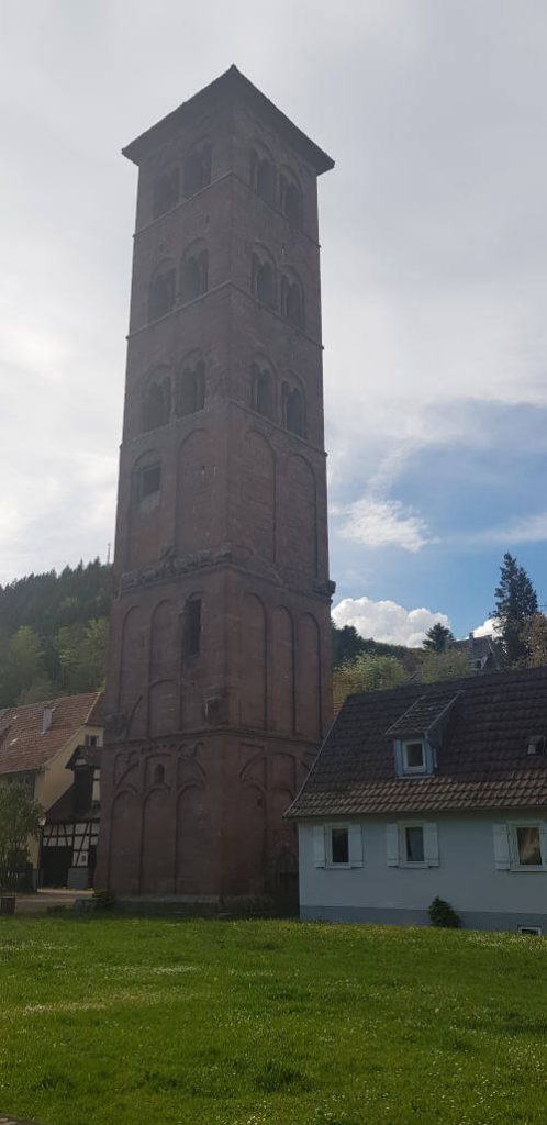 Eulenturm an der Süd-/Westfassade des Kloster Hirsaus