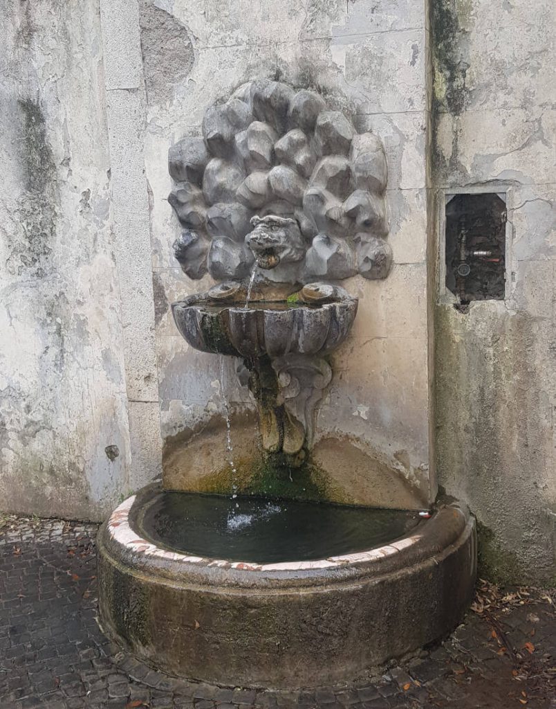 Spar-Tipp: Kostenloses Wasser bekommt man an den unzähligen Trinkwasserbrunnen
